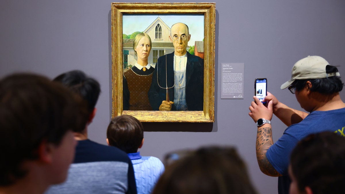 "American Gothic" painting in Chicago 