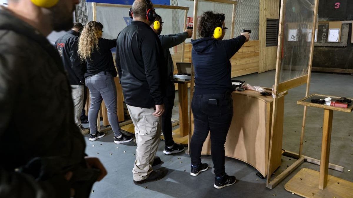 Israelis train at firing range