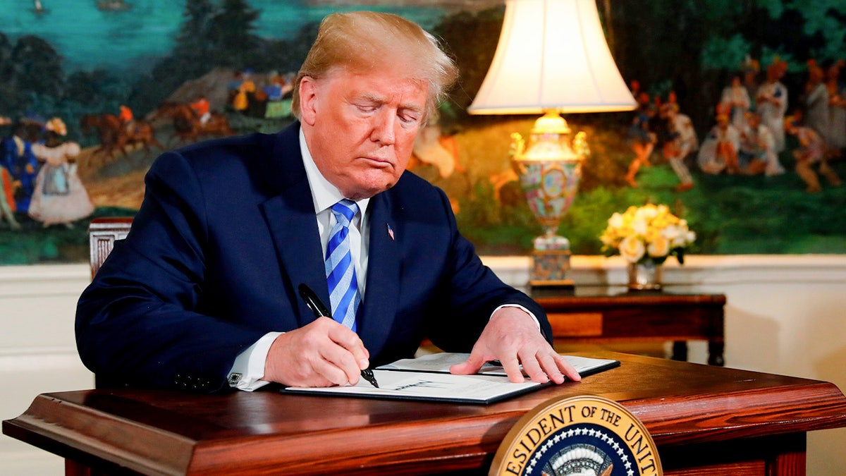 President Trump signs a declaration on exiting the Iran Deal in 2018