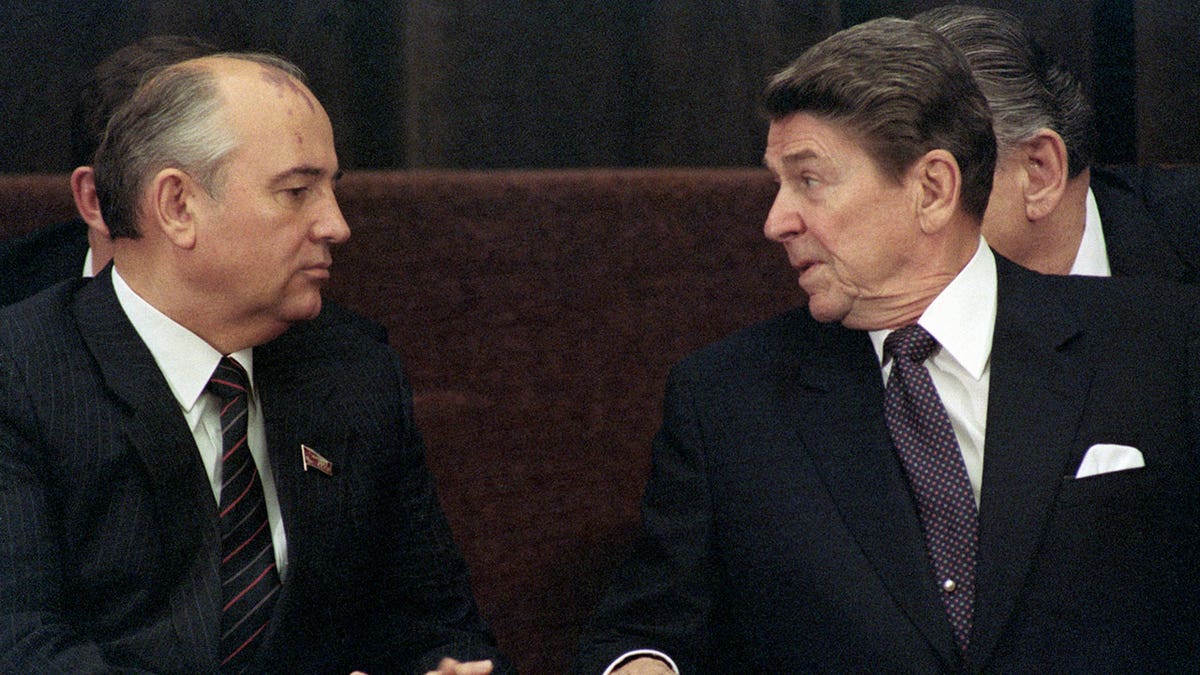 President Reagan meets with Soviet leader Gorbachev in Geneva in 1985