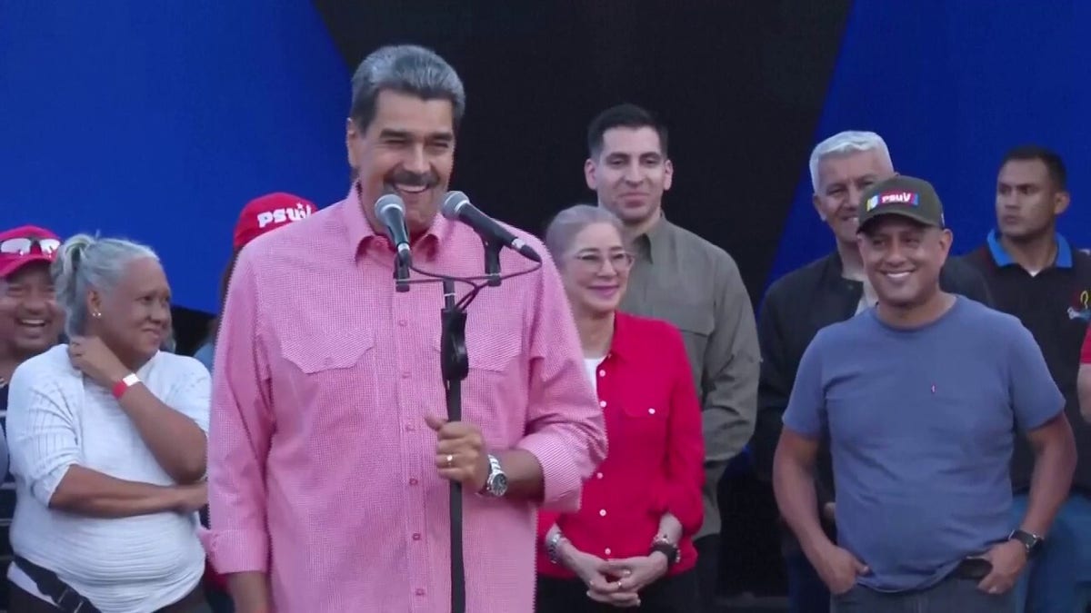 Maduro wearing a pink shirt.