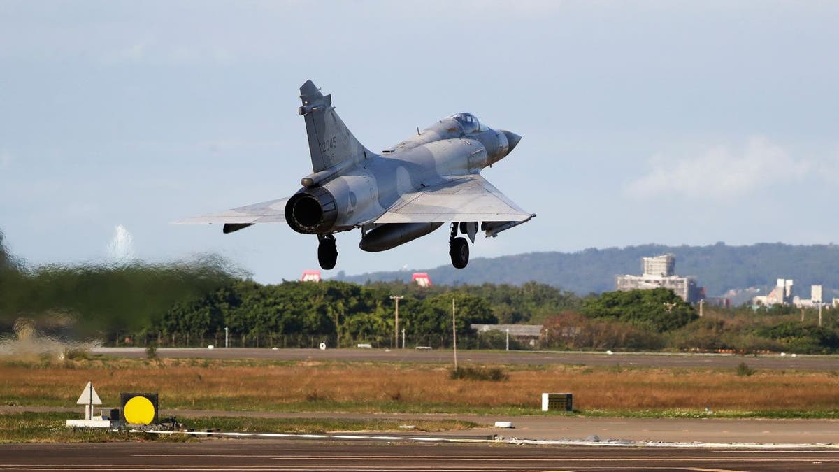 taiwan's fighter jet lands at an airbase