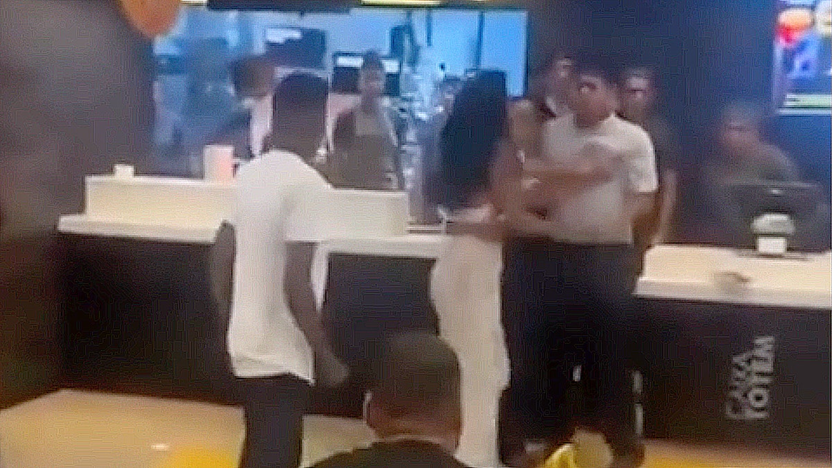 McDonald's worker and customer have a altercation