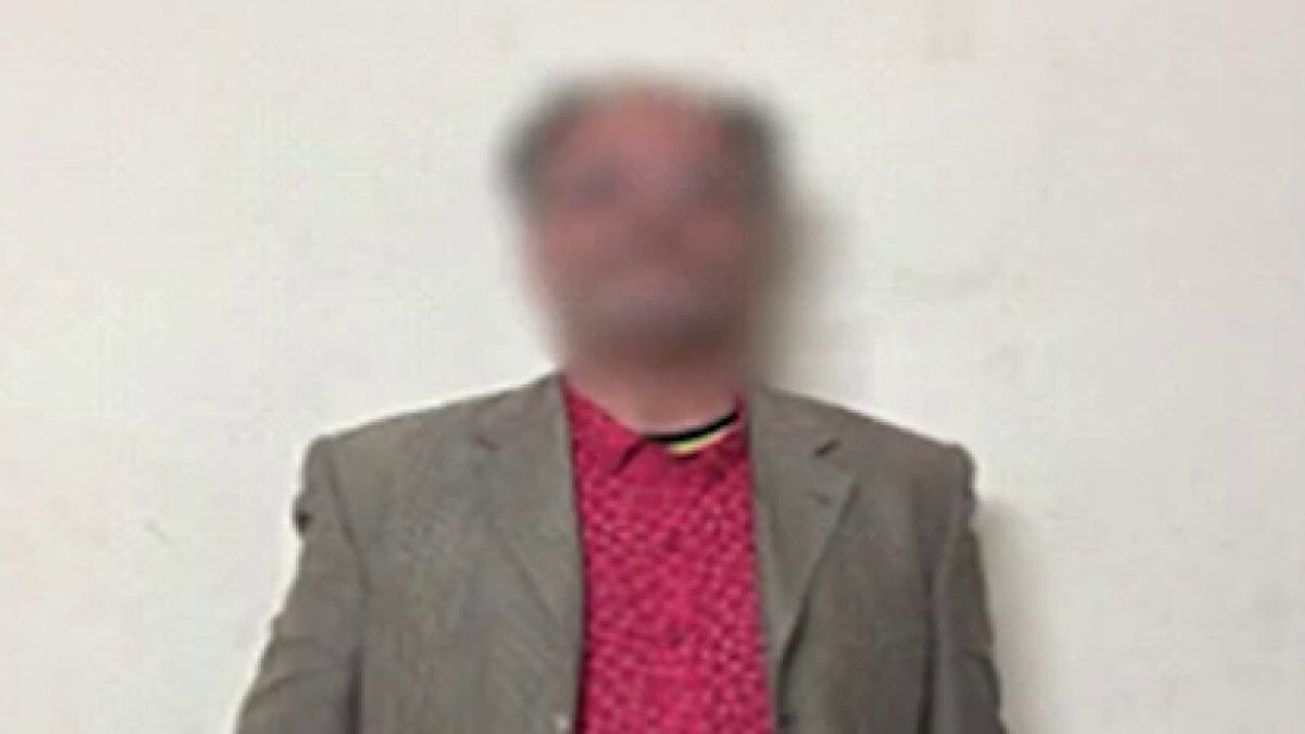 Egyptian tour guide who allegedly wrote on pyramid