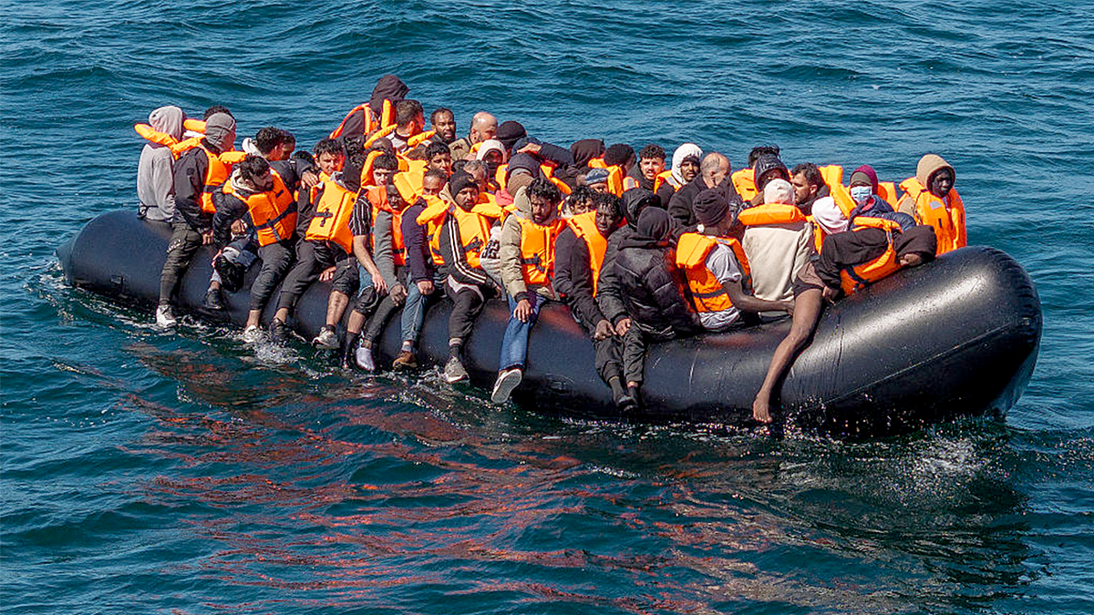 UK migrant boat crossing