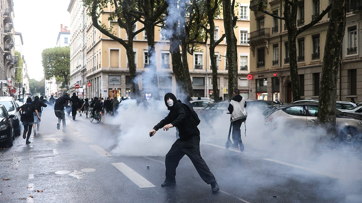 French students rioting