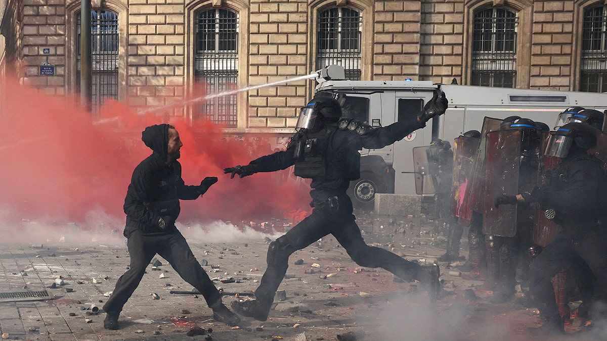 Policeman confronts rioters in Paris