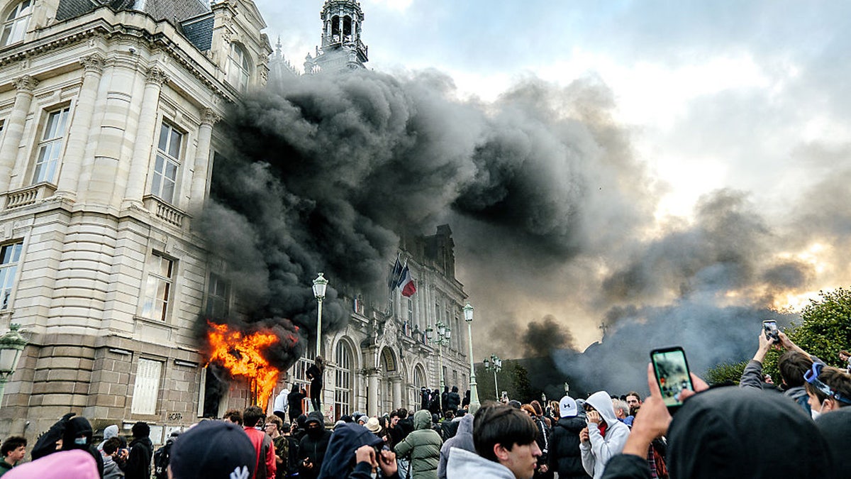 During the demonstration on 17 October in Limoges protesters set fire to the town hall in Limoges Haute-Vienne in the Nouvelle-Aquitaine region of France on 17 October 2026.