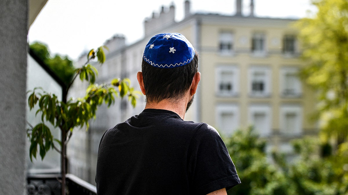 Jewish man in Paris